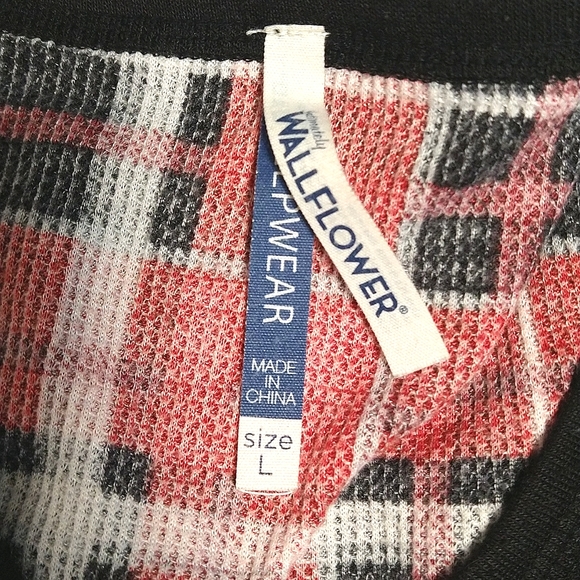 🎄Wallflower PJs, size L - Picture 2 of 4